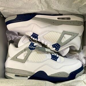 Air Jordan 4 - “MIDNIGHT NAVY”